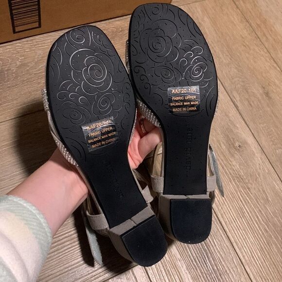 NWT David Tate Heels - Picture 4 of 6